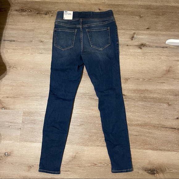 Old Navy Distressed Pull On Skinny jeans - Picture 2 of 2